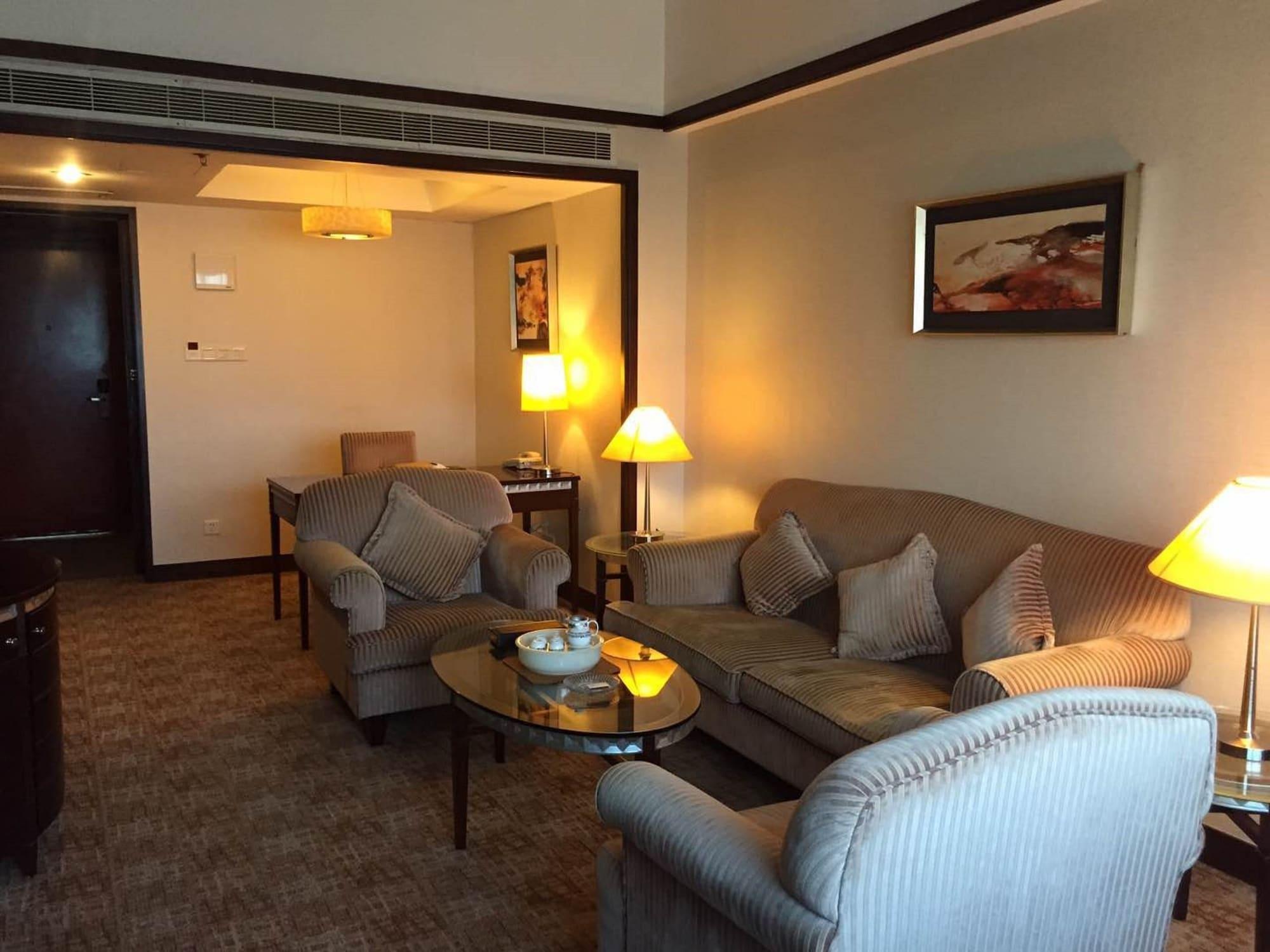 גואנגג'ואו Mandarin Hotel מראה חיצוני תמונה