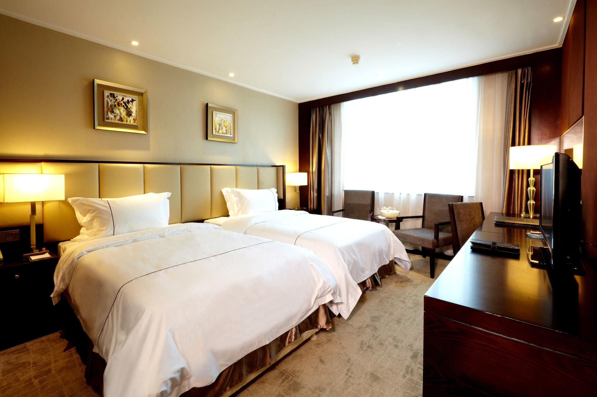 גואנגג'ואו Mandarin Hotel מראה חיצוני תמונה